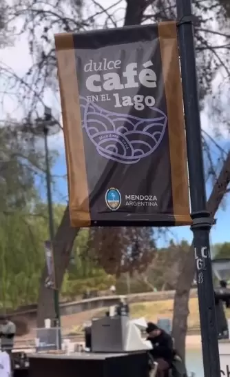 dulce cafe en el lago