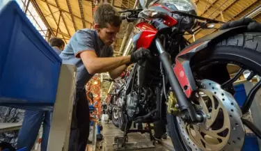 Motos