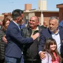 Cornejo entreg� casas en Guaymall�n: "Para que haya cr�dito hipotecario deben subir los sueldos"