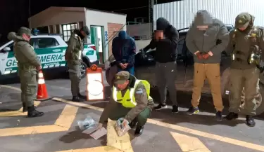 Gendarmer�a detuvo a tres hombres y secuestr� coca�na en San Juan y Mendoza