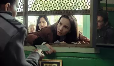 la mujer de la fila
