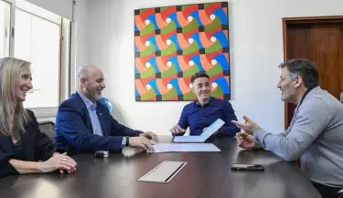 Guaymall�n firm� un convenio para facilitar el acceso a las escrituras de viviendas