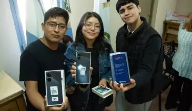 Estudiantes de la UNCUYO recibieron celulares incautados para garantizar la continuidad en estudios