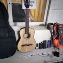 Quiso escapar con una guitarra robada, pero fue detenido gracias a las cámaras