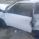 Rescatan con vida a dos hombres que chocaron con un �rbol en Rivadavia