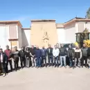 El Gobierno entreg� retroexcavadoras y capacitar� a productores en riego