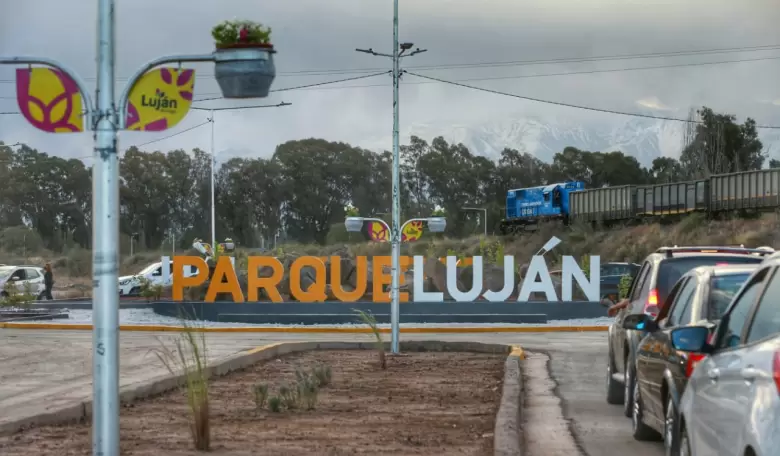 el-ingreso-al-parque-urbano-lujan