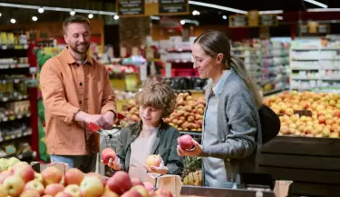 familia en supermercado