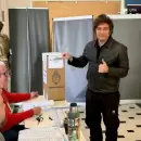 (Video) Con un gesto muy serio, Javier Milei votó en Almagro y se fue sin hacer declaraciones