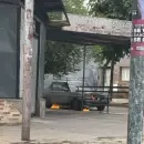(Video) Momento de susto en Las Heras: se incendió un auto frente a locales comerciales