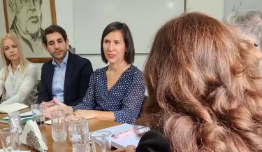 Noem� Garc�a Sanju�n, charla sobre educaci�n