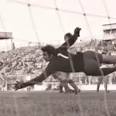 El grito que abri� la historia: el d�a que Maradona marc� su primer gol en Primera