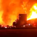 Incendio en el polo industrial de Ezeiza: diez f�bricas afectadas y el operativo a�n en marcha