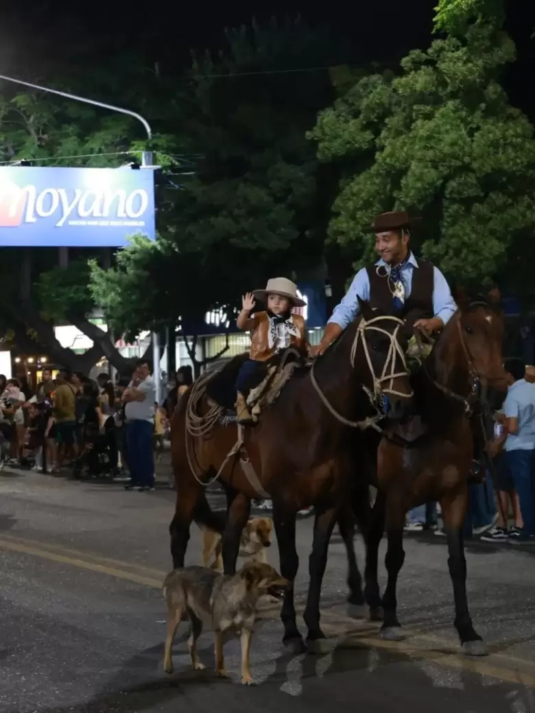 Desfile de Tunuyán Aniversario 145°