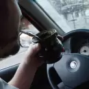 Tomar mate mientras se maneja puede generar multas en varias provincias: cu�nto cuesta la infracci�n