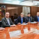 El Gobierno sell� con Santa Cruz y Neuqu�n la quita de retenciones al petr�leo convencional