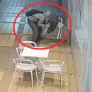 Por las cámaras: detuvieron a un hombre que robó sillas metálicas de una heladería en Capital