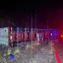 Volc� un cami�n con carga refrigerada en la ruta 7 y el chofer termin� herido