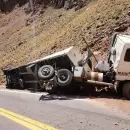 La alta velocidad y un fuerte viento hicieron que un camionero volcara en la ruta 7