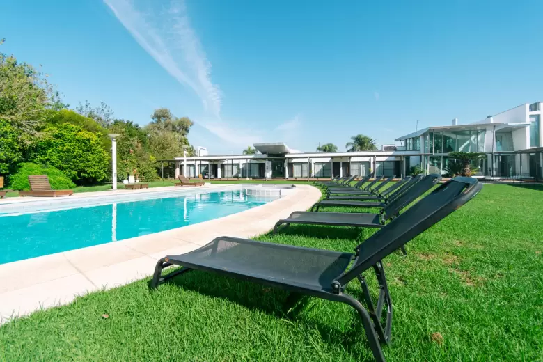 camberland resort & suites pilar