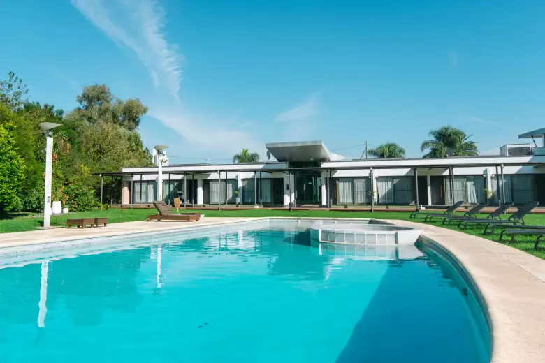 camberland resort & suites pilar