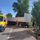 Accidente fatal en Guaymall�n: un motociclista choc� contra un acoplado y muri� en el acto