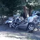 Chocaron contra un �rbol en una transitada ruta de San Rafael y murieron en el acto
