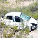 Violento vuelco: una familia cay� 20 metros en alta monta�a y sobrevivi� de milagro