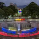 La fuente de la Plaza Independencia se ilumin� en apoyo a Venezuela