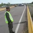 Una familia chocó contra el guardarrail del puente caído de la ruta 40: cuatro heridos