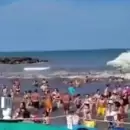 Mini tsunami en la costa argentina: reportan un muerto por olas gigantes