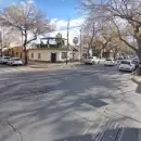 Un fuerte choque entre dos autos provoc� un vuelco en una esquina de Ciudad