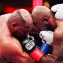 (Video) Ins�lito: un boxeador perdi� el peluqu�n en plena pelea y luego gan� por puntos
