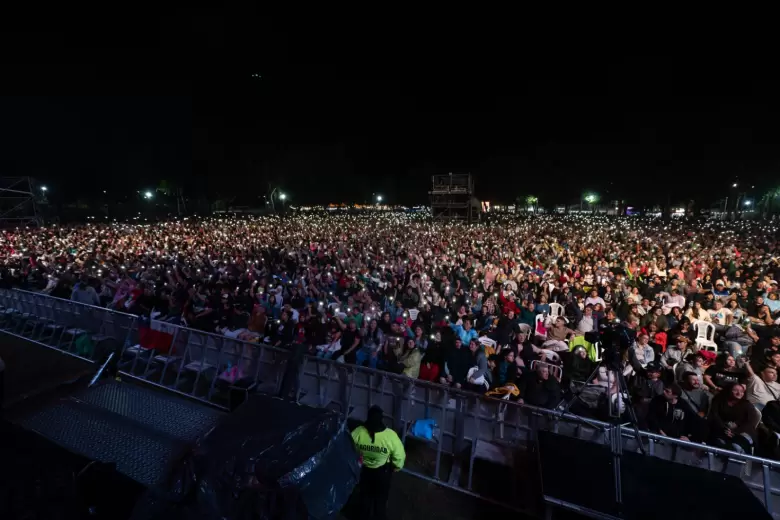 RIVADAVIA CANTA AL PAÍS