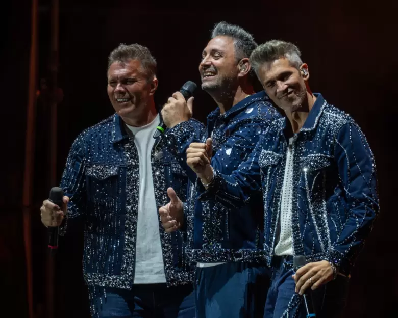 RIVADAVIA CANTA AL PAÍS