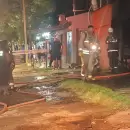 Incendio total en un local de telefon�a en Guaymall�n