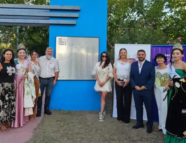 homenaje reinas la paz