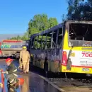 Se incendi� un colectivo en el Acceso Este y gener� momentos de p�nico