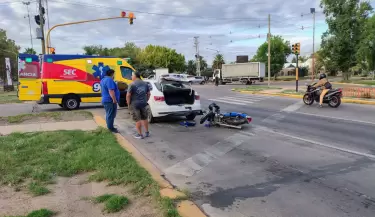 Choque entre un auto y una moto