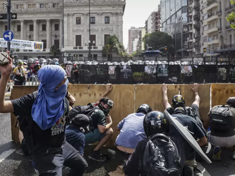 Las protestas frente al Senado contra la ley laboral