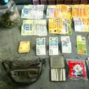Detuvieron un veh�culo sin luces en Guaymall�n y hallaron frascos con cannabis y dinero