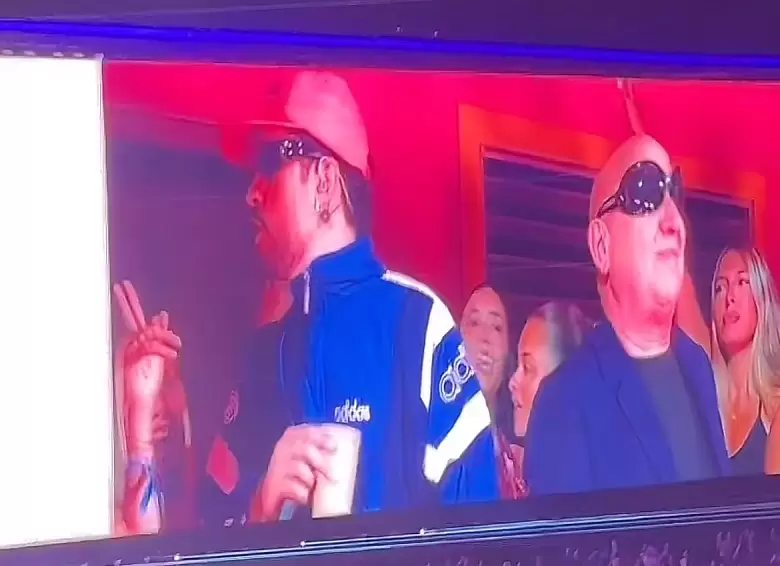 bad bunny en river