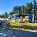 Un cami�n cargado con uva volc� en El Carrizal tras quedarse sin frenos