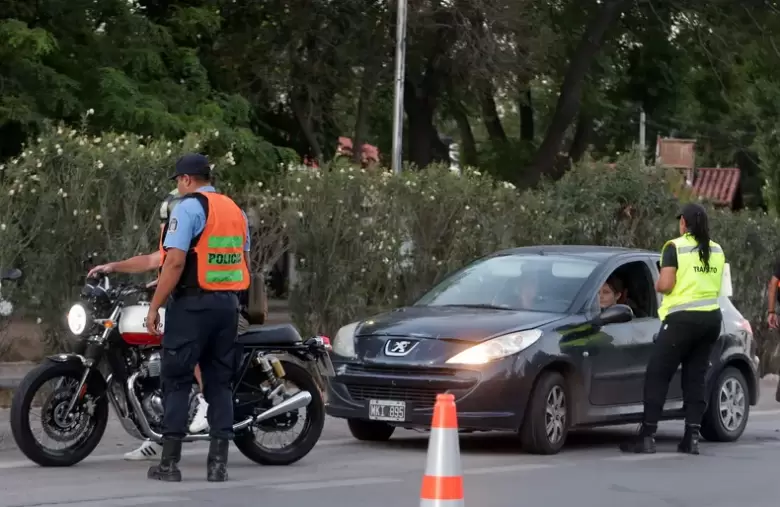 Control policial en San Carlos