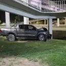 Una camioneta choc� contra una pasarela del Acceso Sur en Godoy Cruz: dos heridos