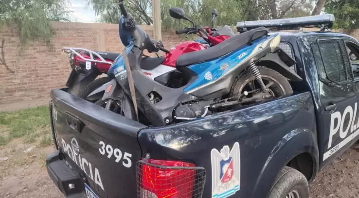 Motos