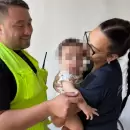 Preventores rompieron el vidrio de un auto para salvar a un bebé que quedó encerrado