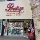 Delincuentes armados asaltaron una conocida joyer�a en Capital y se fugaron