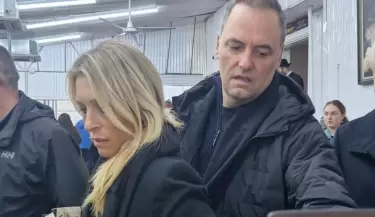 Adorni y su esposa