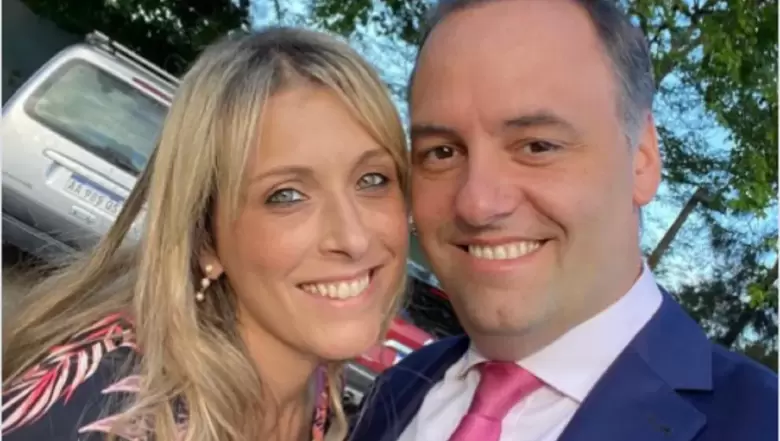 Adorni y su esposa